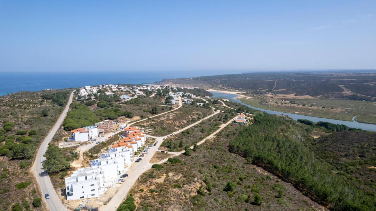 Apartment O Macarico - Walking Distance To Monte Clerigo And Amoreira Beaches *