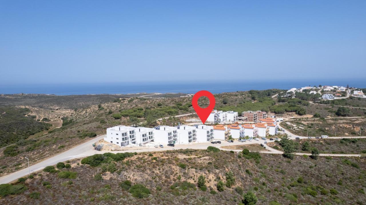 Apartment O Macarico - Walking Distance To Monte Clerigo And Amoreira Beaches